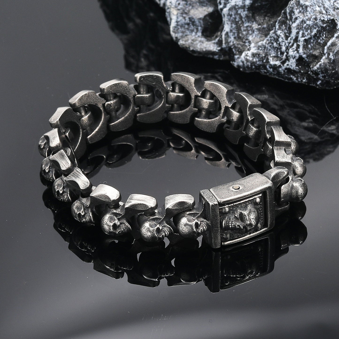 Tombbound Skull Bracelet