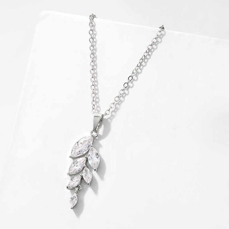 Fashion Creative Leaf Shaped Zircon Pendant Exquisite Copper Gilded Girls Necklace