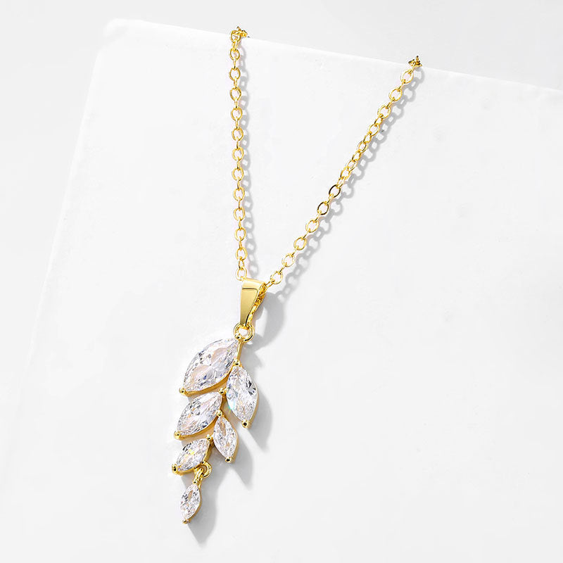 Fashion Creative Leaf Shaped Zircon Pendant Exquisite Copper Gilded Girls Necklace