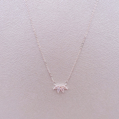 Fashion Jewelry Minimalist Shining Flower Petal Necklace For Women Girls Lotus Flower Pendant Necklace Female Party Anniversary Jewelry Gift