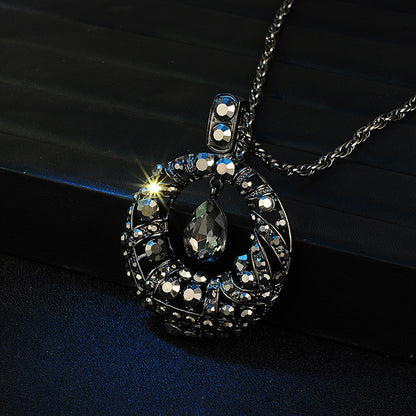 Simple And Fashionable Crystal Pendant Decorative Necklace